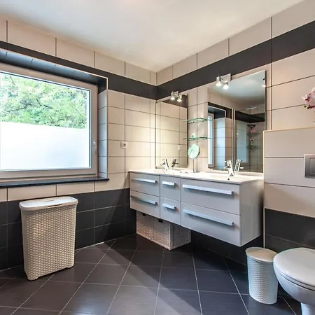 Slavka's House Under Velika Planina דירה