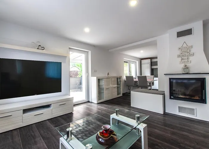 Slavka's House Under Velika Planina アパート