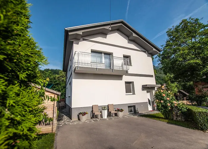 Slavka's House Under Velika Planina 아파트 *
